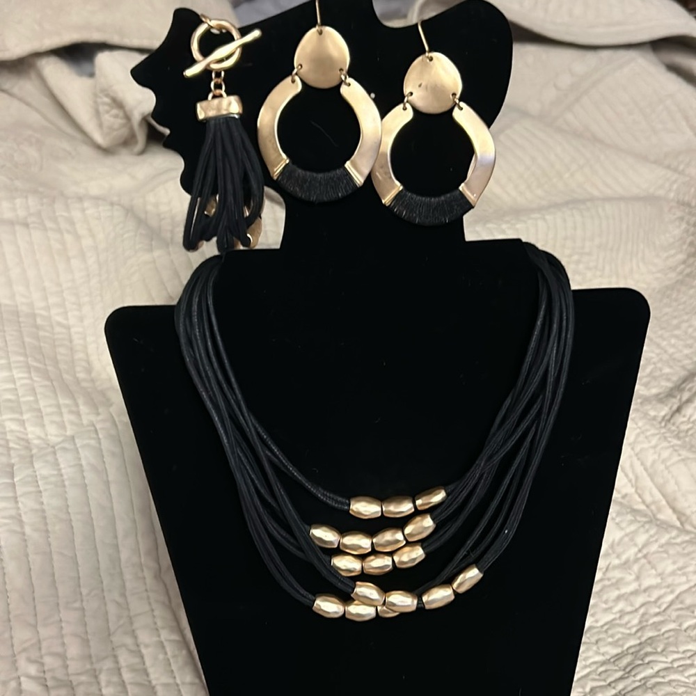 Gold and black jewelry set